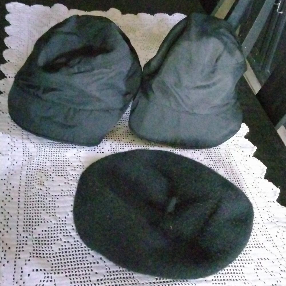3 CAPS BLACK